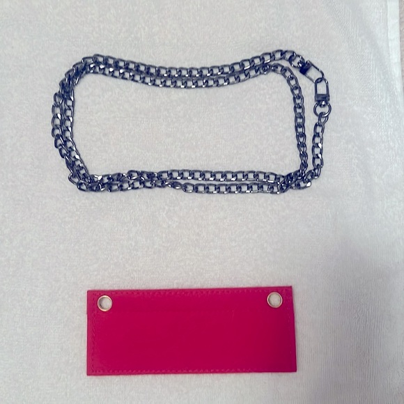 Gunmetal Bag Chain with Red Felt Wallet Insert - Picture 3 of 4